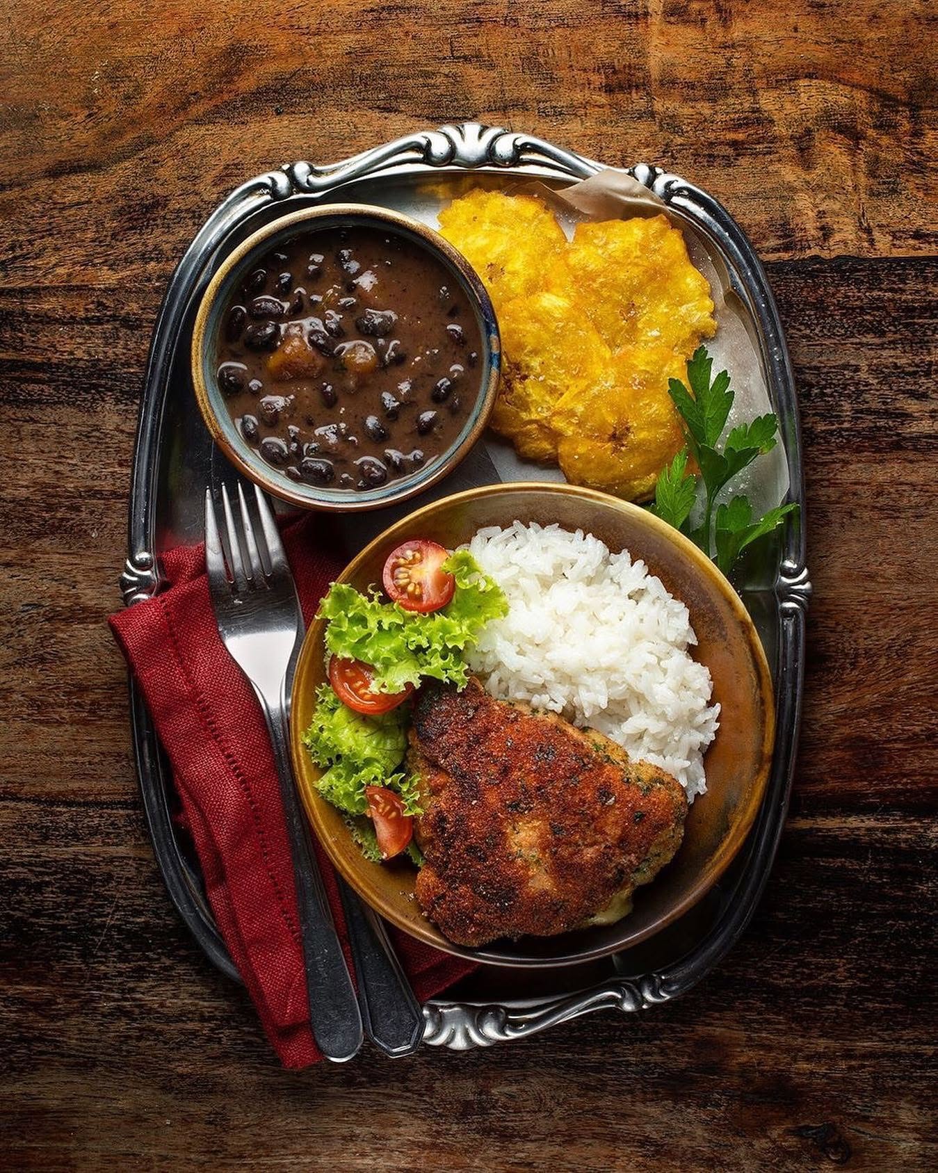 La Bandera Dominicana — Arroz, Habichuelas y Carne