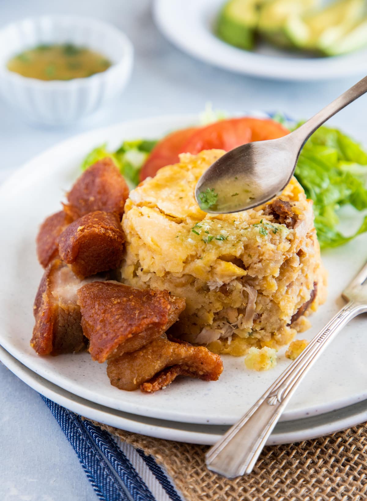 Mofongo con Chicharrón y Caldo